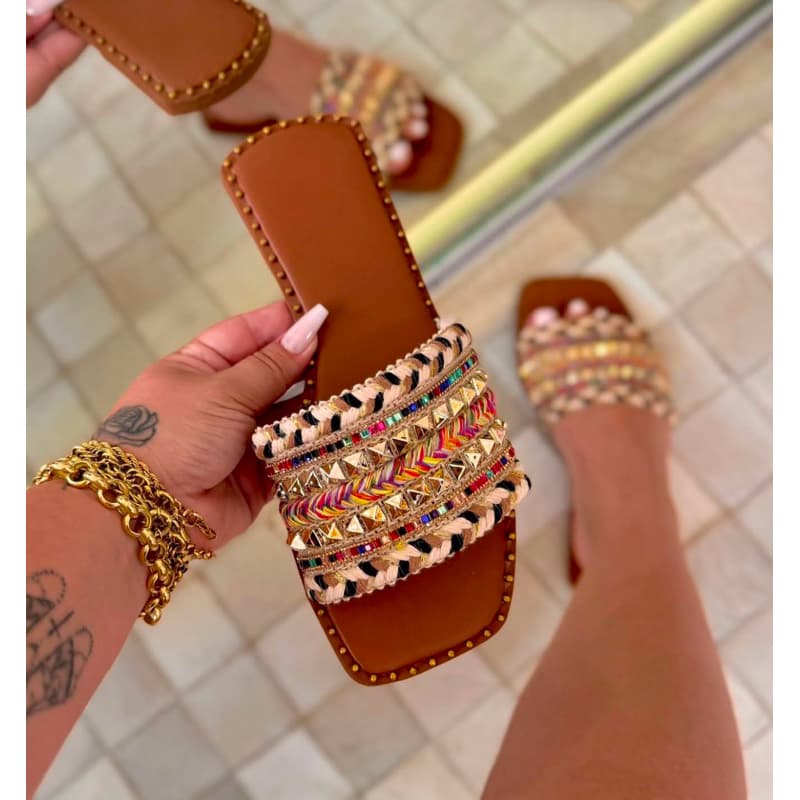 Sandália Rasteira Feminina Boho Chic com Tiras Bordadas | Chinelo Casual Confortável Verão 2026