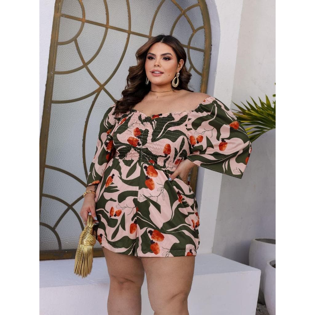 Macaquinho Plus Size Floral em Crepe de Seda Forrado com Lastex e Mangas Bufantes