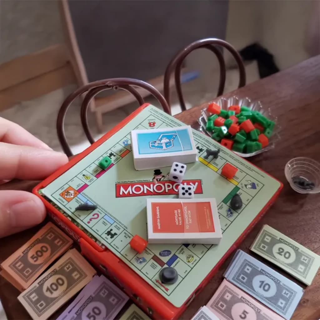 Mini jogo de tabuleiro Monopoly educativo colecionável compacto para levar em viagens ou presente