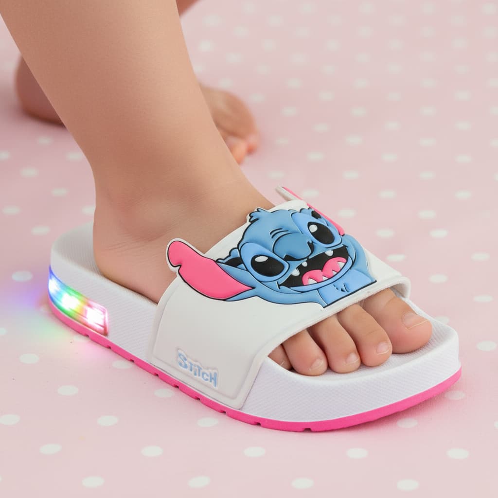 Chinelo Slide Stitch Infantil – Super Macio com LED Que Pisca ao Caminhar