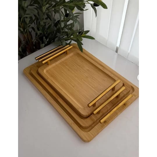 Bandeja de Bambu e Madeira com Alças Douradas -Um Design Sofisticado Adequado para Todas as Ocasiões