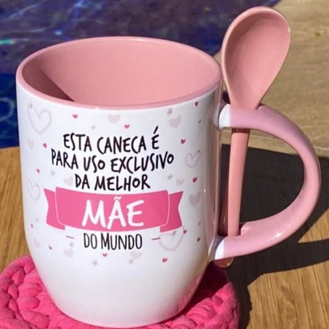 Caneca Personalizada USO EXCLUSIVO DA MELHOR MÃE DO MUNDO + te amo mãe (cerâmica branca 325 mL) - COM COLHER -